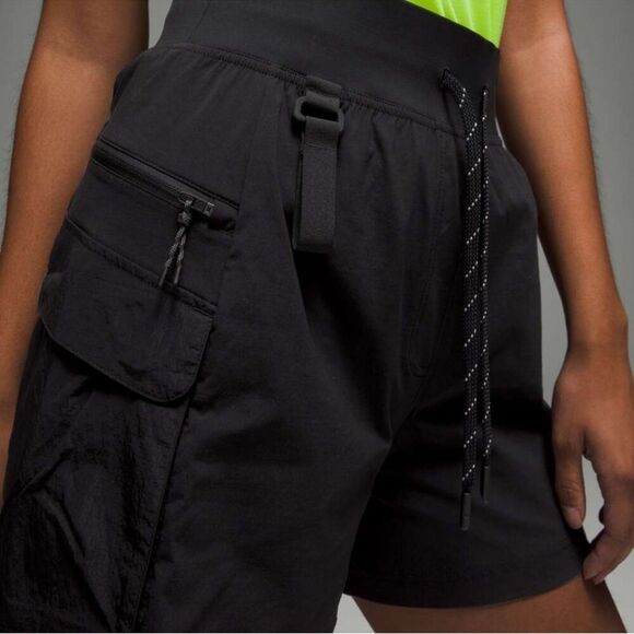 Lululemon Multi-Pocket Cargo High-Rise Hiking Short 5" Size 8 - Picture 10 of 16